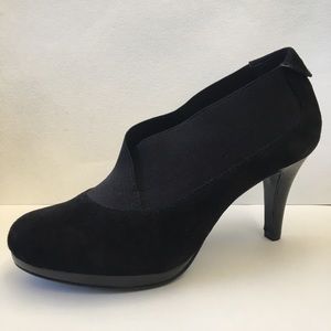 NWOT Ann Klein black suede heels, booties